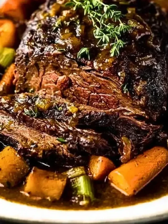 Slow-Cooked Pot Roast with Vegetables That Melt in Your Mouth